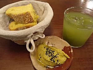 Menu of the day / Appetiser / Curry hummus at La Encomienda in Madrid