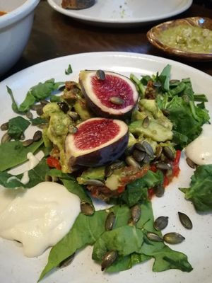 tartar de aguacate at La Encomienda in Madrid