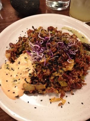 Arroz rojo salteado con veganesa de pimenton at La Encomienda in Madrid