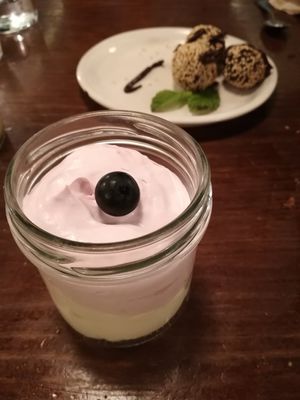 moussse de coco y arandanos at La Encomienda in Madrid