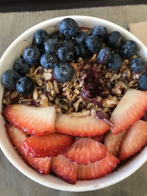 açai bowl at Manna Life Food in Miami