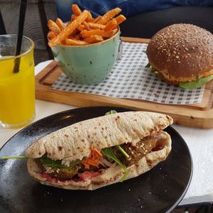 Pita Falafel & Veggie Burger at Club Vers in The Hague