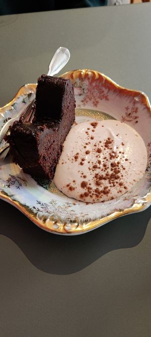 Cacao cake with vanilla cream at Les 4 Jeudis in Brussels