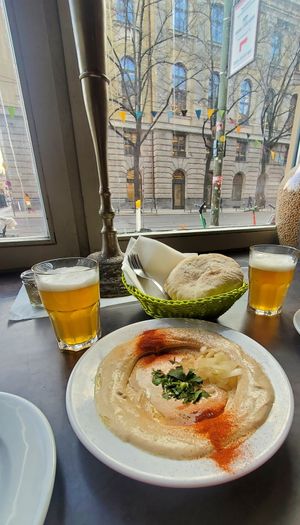 Hummus and pita at Hummus & Friends in Berlin
