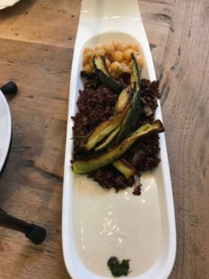 Zucchini and quinoa at Hummus & Friends in Berlin
