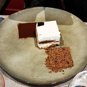 Unstructured tiramisù at Le Bistrot des Belles Caves in Tours