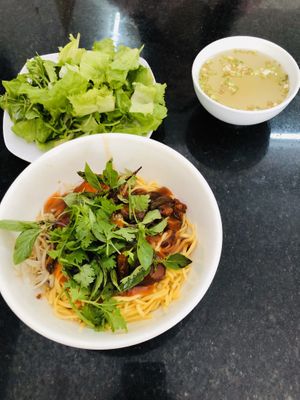 Yellow noodle set at Am Thuc Chay - Thai Phien in Da Nang