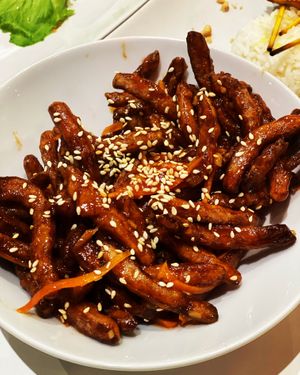 “Twigs" at Loving Hut - Southgate in Crawley