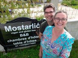 Your vegan hosts Samantha and Zoran Mostarlić
We speak En, NL, Fr, De, Hr, Srb at Mostarlic in Bouconville
