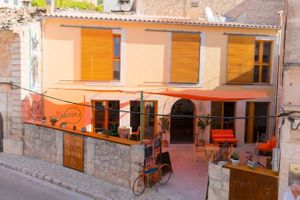 Lovely courtyard, fresh juices, energy bars, soups, vegan and gluten free cakes. at Sa Ruta Verda in Mallorca