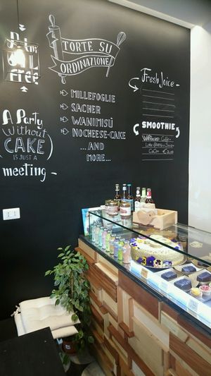 Cakes at Wani Vegan Bakery in Rome