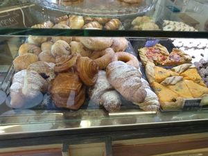 Cornetti and more at Wani Vegan Bakery in Rome