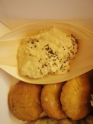 Falafel di carote e hummus at Black Sheep Raw • Vegan Lab & Bistrot in Trento