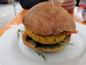 Burger di ceci e verdure di stagione at Black Sheep Raw • Vegan Lab & Bistrot in Trento