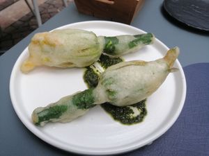 Fiori di zucca in tempura at Black Sheep Raw • Vegan Lab & Bistrot in Trento