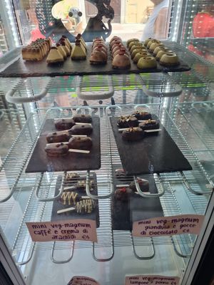 Vegan mini-magnum at Black Sheep Raw • Vegan Lab & Bistrot in Trento