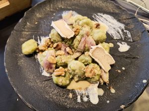 Gnocchi di piselli at Black Sheep Raw • Vegan Lab & Bistrot in Trento