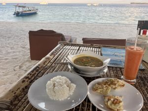 Vegetable curry, onion rings and papaya juice   at Ya Ya in 
