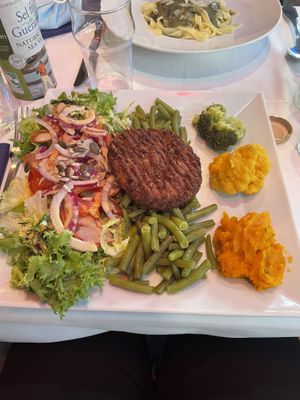 Assiette veggie at La Salamandre in Etretat
