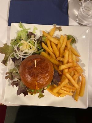 Le Burger végétale at La Salamandre in Etretat