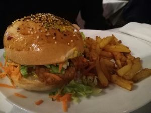 Burger de tempeh at La Salamandre in Etretat