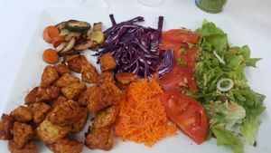 Tempeh with vegetables. Photo 07/2018 at La Salamandre in Etretat