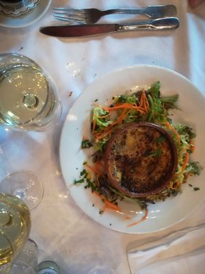 Demi camembert en salade at La Salamandre in Etretat