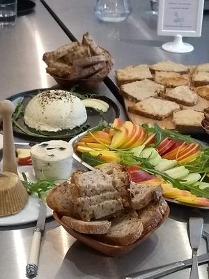 vegan cheese workshop at Végétalise-toi in Paris