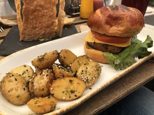 Hamburguesa Beyond y papitas al ajo  at Veguisima in Mexico City