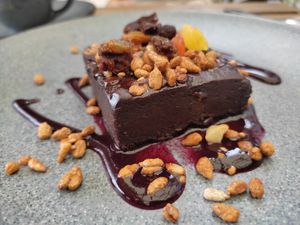 El brownie (un poco demasiado denso/seco, pero el sabor muy bueno) at Veguisima in Mexico City