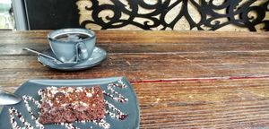 El mejor espacio para un café con brownie 🌱 at Veguisima in Mexico City