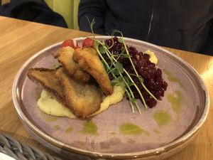Oyster mushrooms chops on purée with roasted garlic #Veganuary at Veganic in Krakow