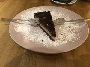 Snickers cake - vegan #Veganuary at Veganic in Krakow
