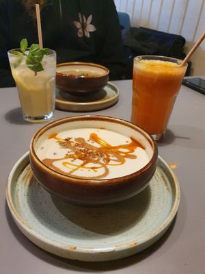 Delicious soups, carrot juice with tumeric and lemonade at Veganic in Krakow