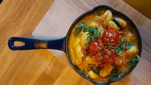 Mac & cheese gnocchi at Veganic in Krakow