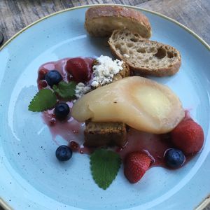 vhickpea pate and pear starter at Veganic in Krakow