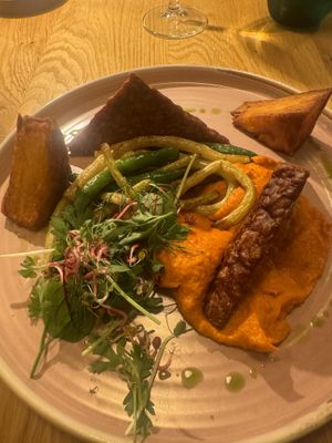 Smoked tempeh with gratin and veggie   at Veganic in Krakow
