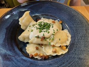 Pierogi ( o molho sabia muito a farinha…😕)  at Veganic in Krakow