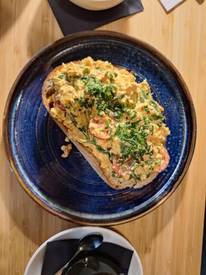 Tofu scramble toast at Veganic in Krakow