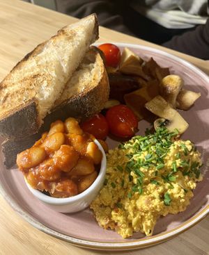 ENGLISH BREAKFAST   at Veganic in Krakow