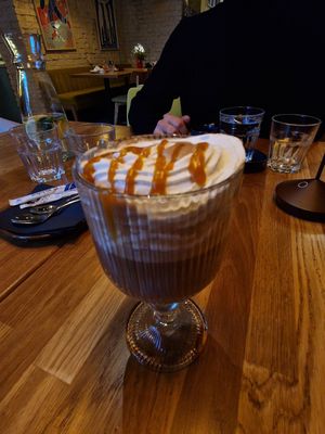 They have delicious food with affordable prices. I had a roulade and it was so, so good. Presentation of the food was beautiful and the place looks so nice! Cant wait to go there a at Veganic in Krakow