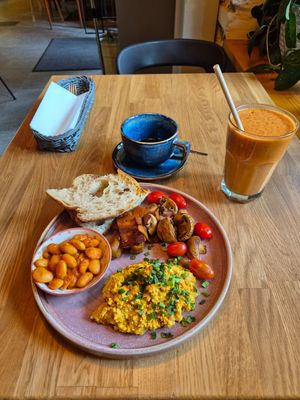English breakfast at Veganic in Krakow