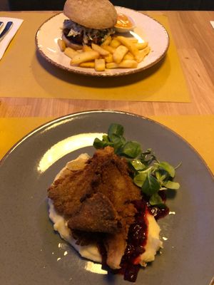 Boczniak i burger at Veganic in Krakow