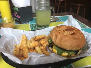 Hamburguesa de portobello con cebolla caramelizada  at Tomeiro in Leon