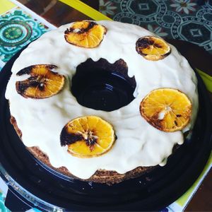 Rosca de zanahoria con nueces y glaseado de naranja  at Tomeiro in Leon