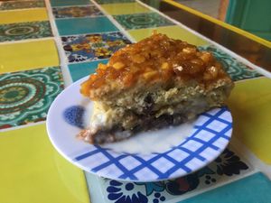 Pastel de tres leches sabor rompope con cobertura de piña  at Tomeiro in Leon