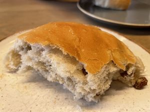 Raisin bun  at Godt Brød in Oslo