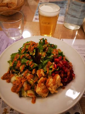 Salad with vegan cheese, pomegranate and peanut sauce at El Fogon Verde in Madrid