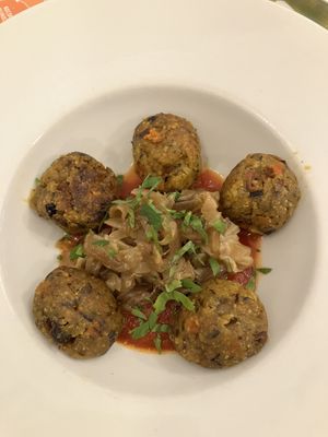 Albóndigas con tomate y verduras  at El Fogon Verde in Madrid