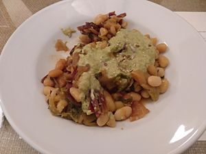 Main course / white  beans with veggies at El Fogon Verde in Madrid